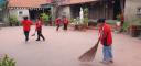 HS chăm sóc chùa Mỹ Cụ. 1.jpg - 