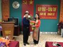 lanh dao dia phuong tang qua.jpg - 