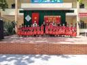 phu huynh trao qua.jpg - 