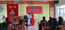 anh trao quyet dinh Huong.jpg - 